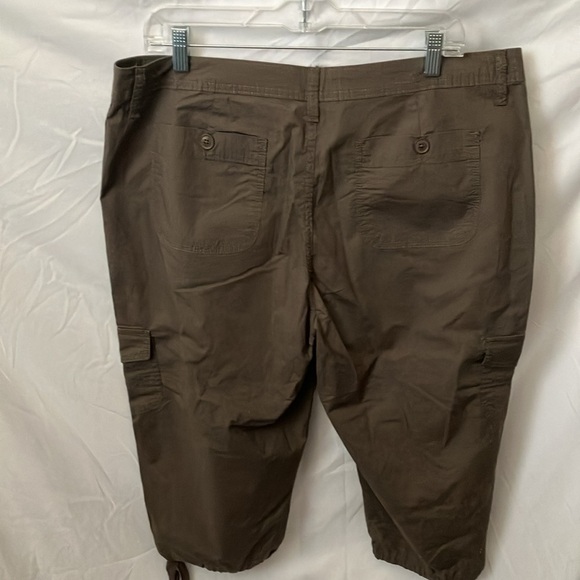 St John’s Bay: Brown Khaki Crop Mid-Rise Pants- 18 - Picture 9 of 16